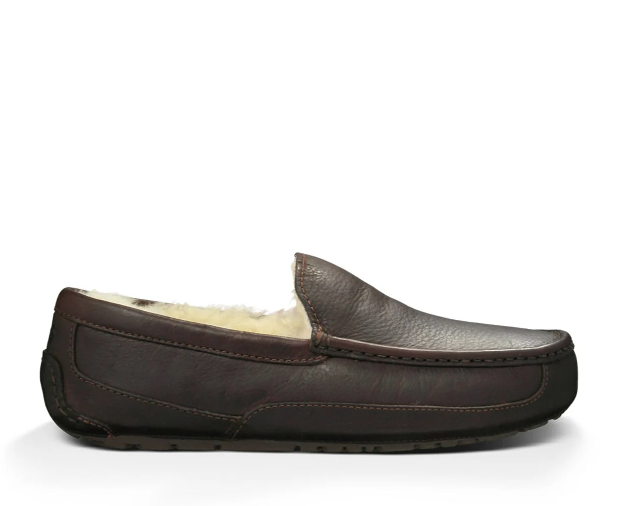UGG® Men's Ascot Leather Slipper - Dark Spice - Image 3