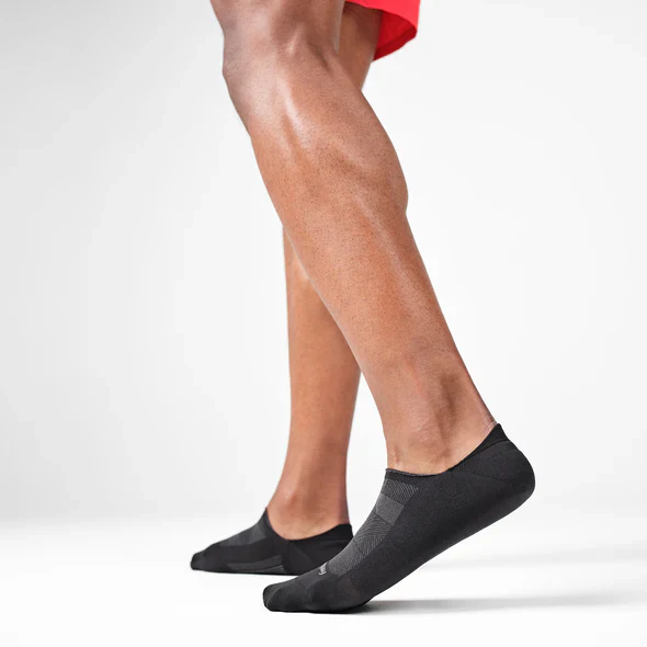 Feetures Women's Elite Ultra-Light Invisible Sock - Black - Image 2